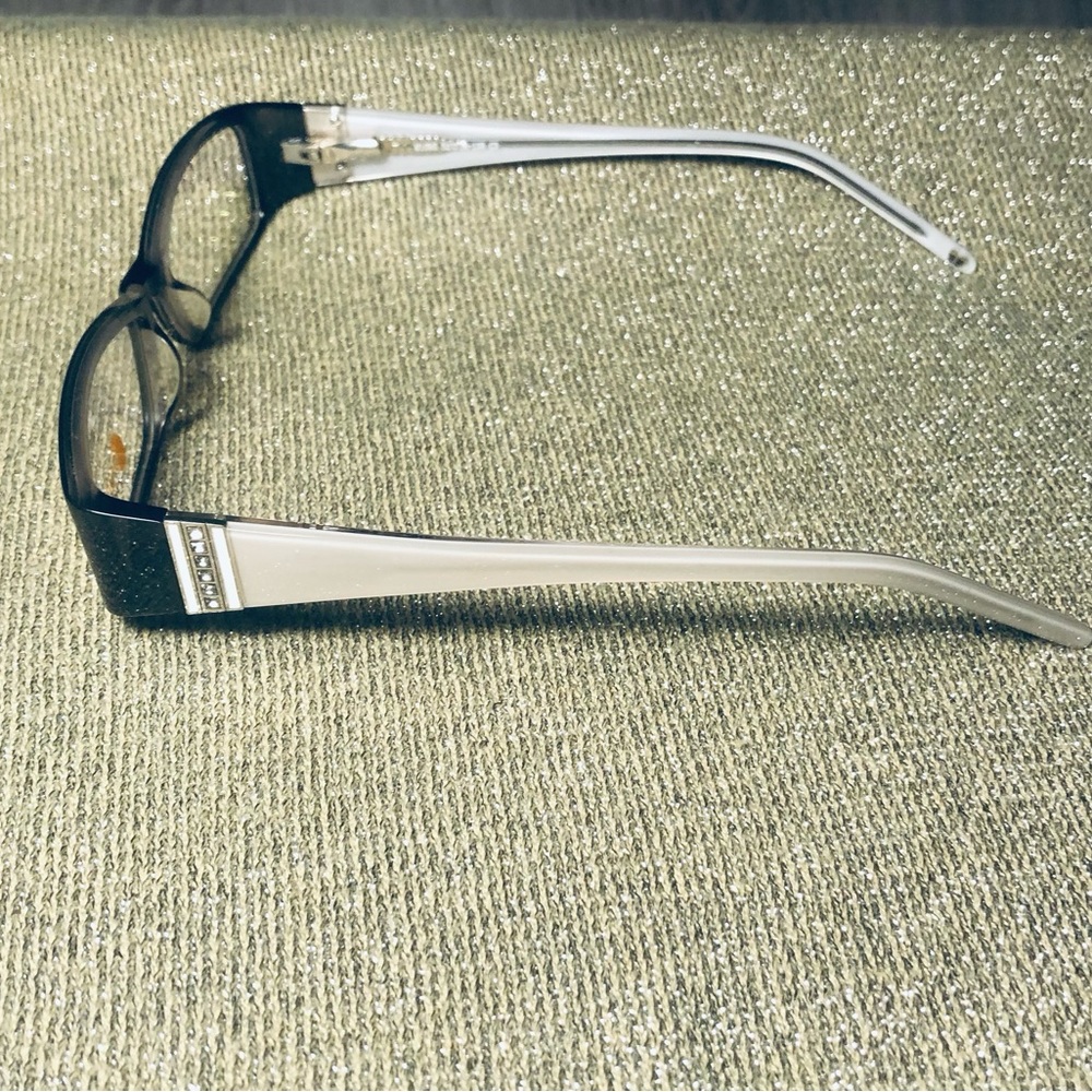 Stylish Black Rectangular Glasses - image 3